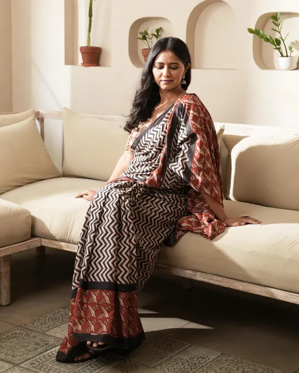 Black_Cotton_Zigzag_Print_Mulmul_Saree_For_Women